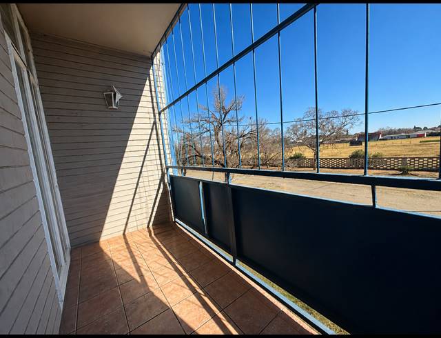 2 BEDROOM APARTMENT FOR SALE IN VEREENIGING CENTRAL